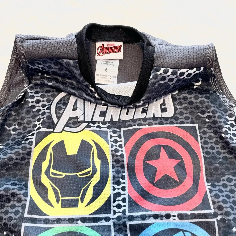 🆕Boy’s Marvel Avengers Shirt/Shorts Set Size 6